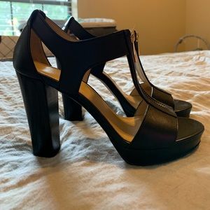 Michael kors t strap Berkley sandal